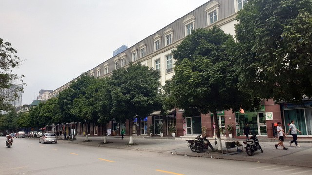 Yên ắng, vắng lặng là hình ảnh quen thuộc tại phố Trần Văn Lai (KĐT Mỹ Đình Sông Đà, quận Nam Từ Liêm, Hà Nội) - nơi có phần nhiều người mang quốc tịch Hàn Quốc sinh sống.