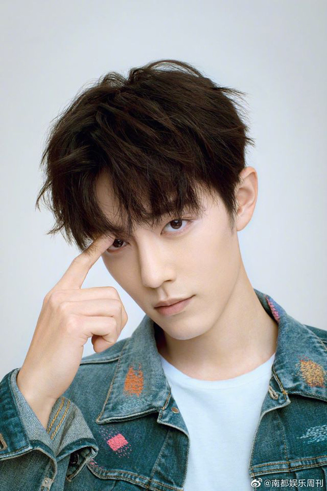 Kể cả trong những bức ảnh do Studio đăng tải...