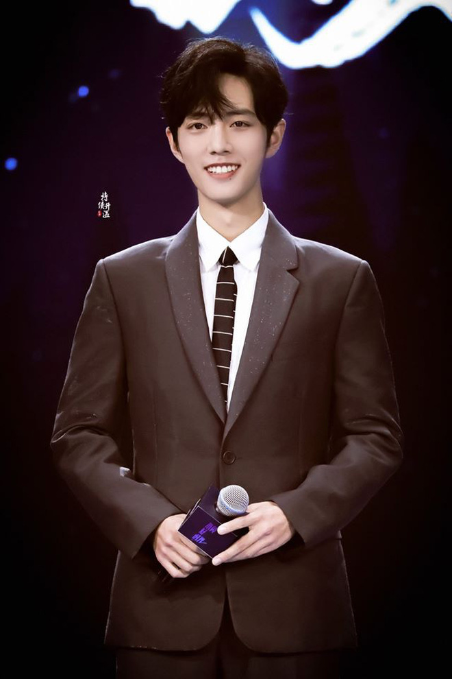 Nhờ vậy, anh đã trở thành 1 trong những ngôi sao được săn đón nhất nhì Cbiz.