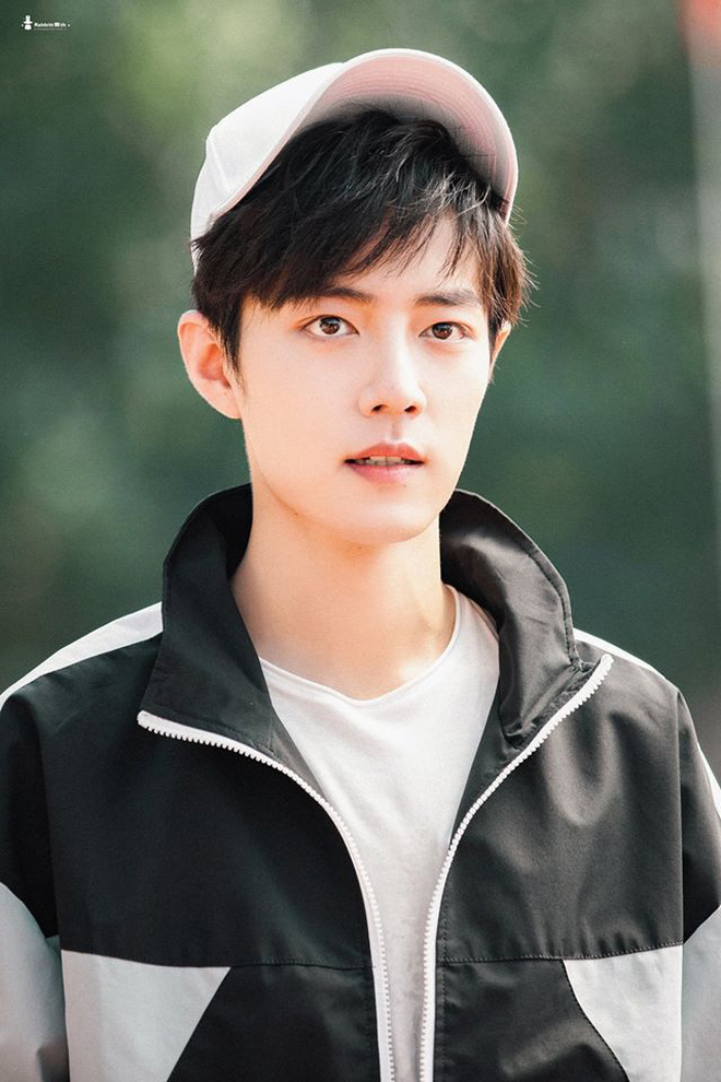 Trước khi bước chân vào showbiz, Tiêu Chiến là 1 designer chứ không hề theo học khóa chính quy về diễn xuất.