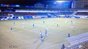 Bàn thắng của Châu Ngọc Quang với công kiến tạo của Văn Toàn.