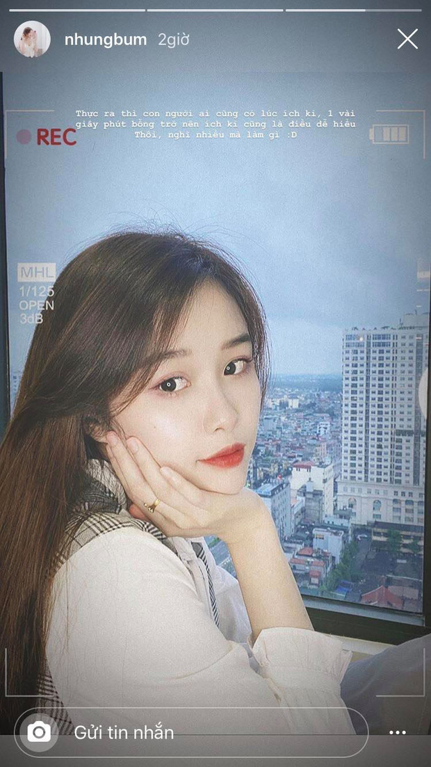 Khi dân mạng dậy sóng ném đá bệnh nhân thứ 17 vì mang Covid-19 trở lại Việt Nam nhưng không chịu khai báo y tế sớm, Nhung Bum - bạn gái Văn Toàn - đăng dòng trạng thái ẩn ý: 