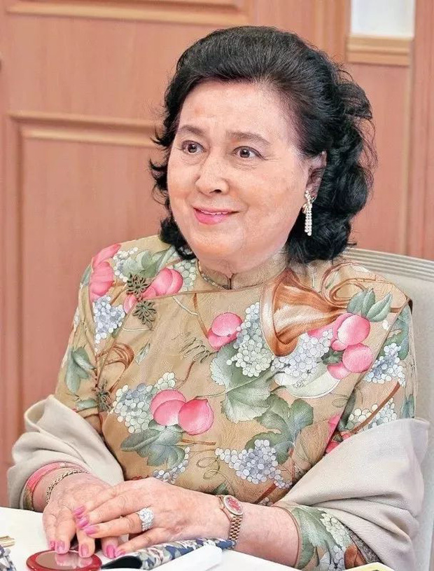 Mấy năm hạnh phúc ngắn ngủi của Hà Uyển Kỳ đã tan vỡ chỉ vì tiền tài.