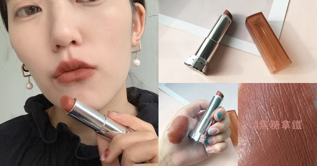 Maybelline Velvet Matte Lipstick màu Caramel Latte (khoảng 120.000 VNĐ). Thỏi son gây mê hoặc từ chất son cho đến màu son. Màu cam đất khi lên môi vừa sang chảnh lại không hề kén tông da, chất son lại mềm mượt, không sợ làm khô môi. Son còn có mùi thơm vani nhẹ nhàng dễ chịu.
