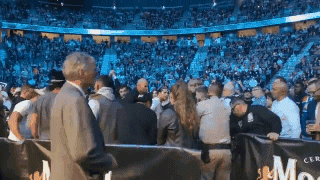 Brian bị áp giải sau cuộc ẩu đả.