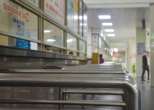 Trong khi đó, tại BX Giáp Bát, các quầy vé cũng vắng vẻ trong suốt nhiều ngày qua.