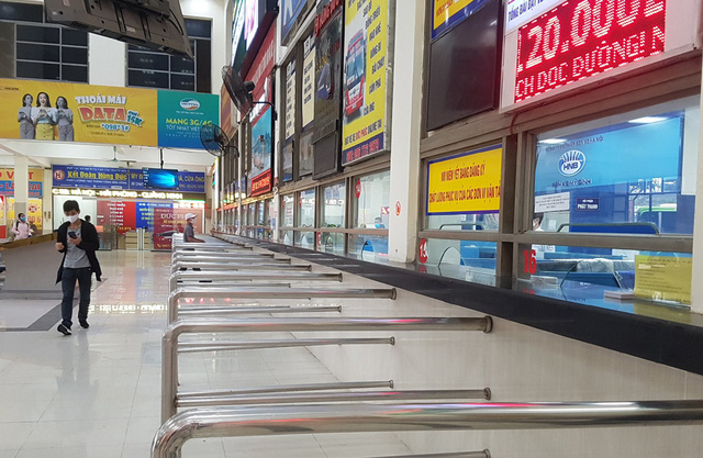 Khu vực quầy vé vắng vẻ, nhiều thời điểm không có khách đến mua.