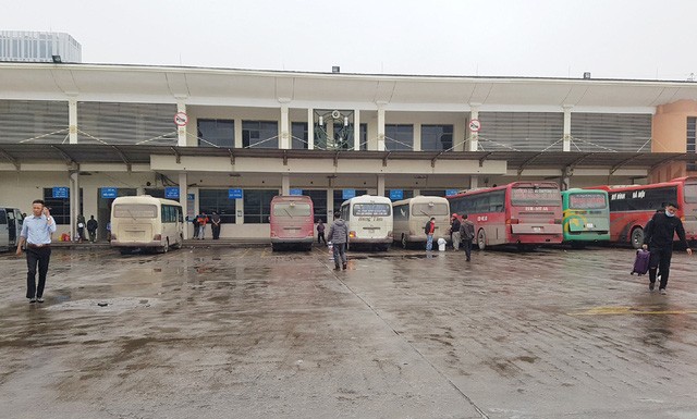 Thậm chí, nhiều nhà xe xuất bến nhưng chỉ một vài hành khách.