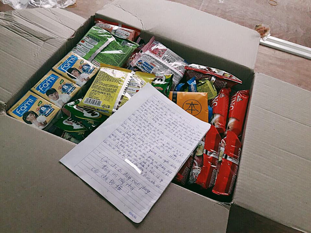 Bức thư dễ thương đi kèm thùng lương thực gửi lại của nhóm nam sinh ĐH FPT.