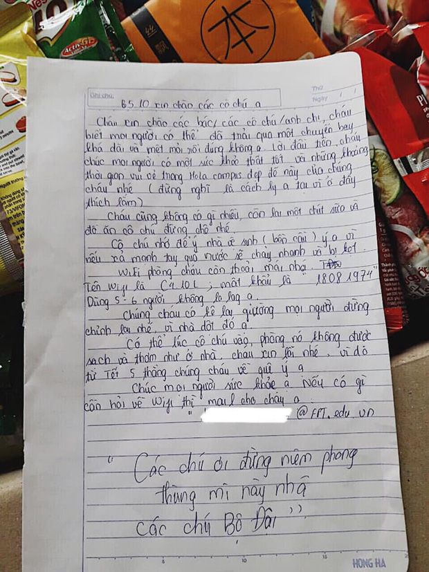Các bạn không quên nhắn nhủ các chú bộ đội đừng niêm phong thùng bánh kẹo này.