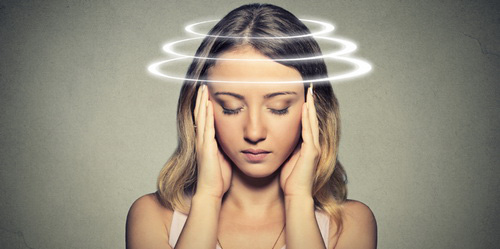 Chóng mặt đột ngột rất nguy hiểm, nhất là khi tham gia giao thông, hoặc làm việc trên cao. Ảnh minh họa.