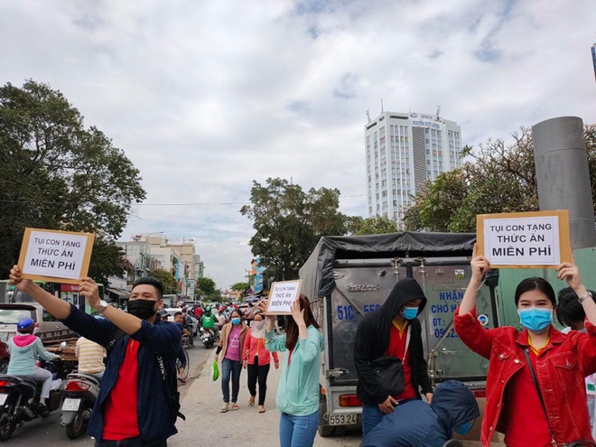 Nhóm chị Dương thường làm tình nguyện tại Bệnh viện Ung Bướu TP.HCM.