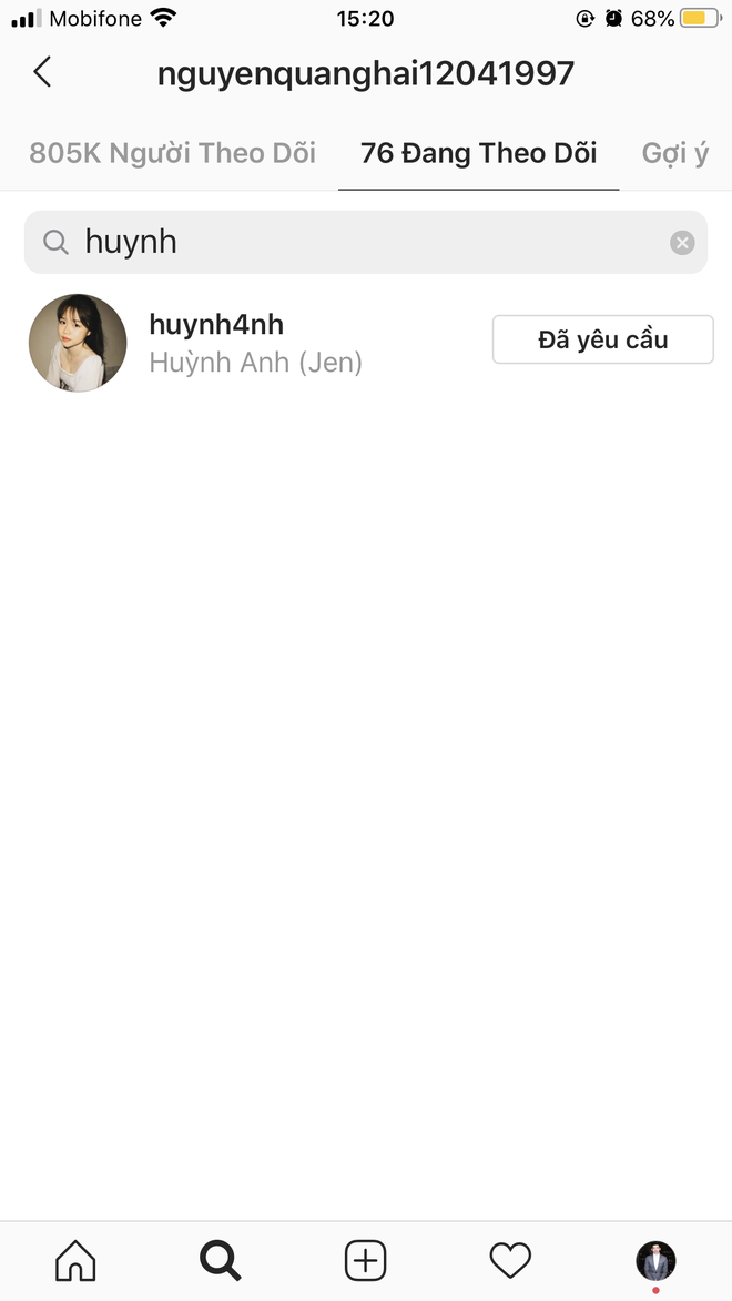 Huỳnh Anh mặc áo số 19 - số áo của Quang Hải.