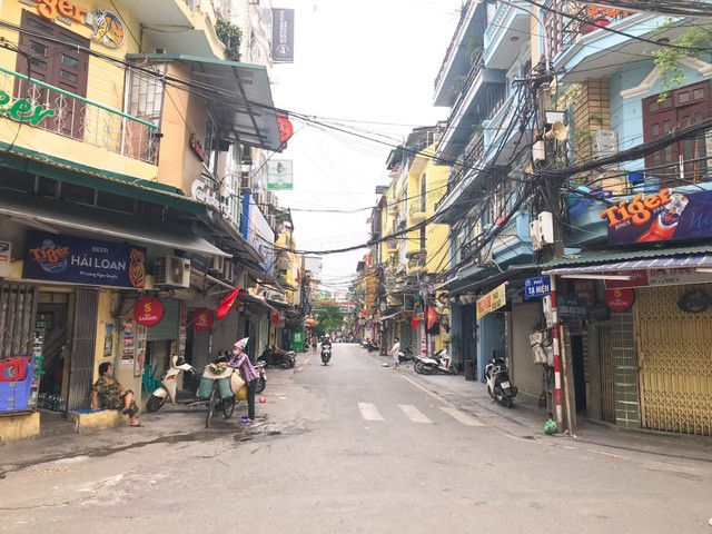 Phố Tạ Hiện bỗng im ắng trong những ngày dịch COVID-19.