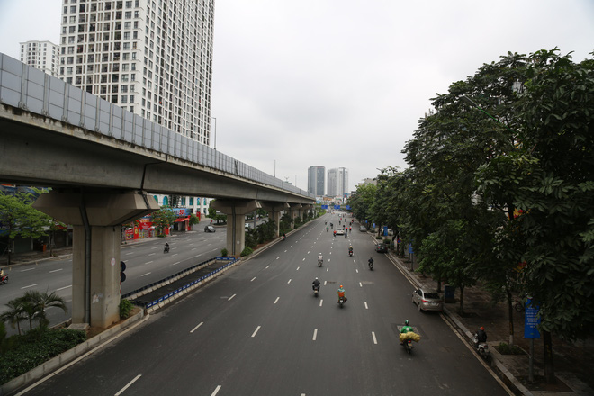 Chỉ những ai có việc thực sự cần thiết, mọi người mới ra khỏi nhà.