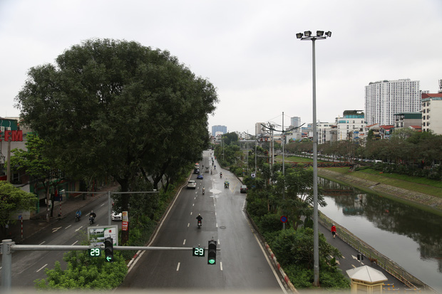 Đường Láng chiều 4/4.