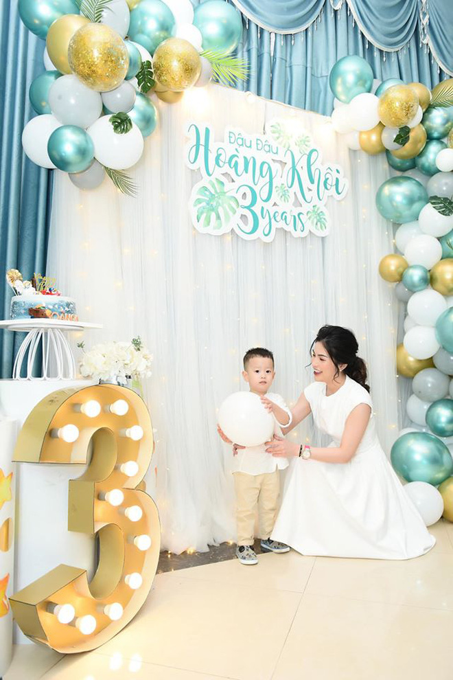 Hiện tại, sau khi hôn cả hai luôn dành sự quan tâm và chăm sóc cậu con trai nhỏ