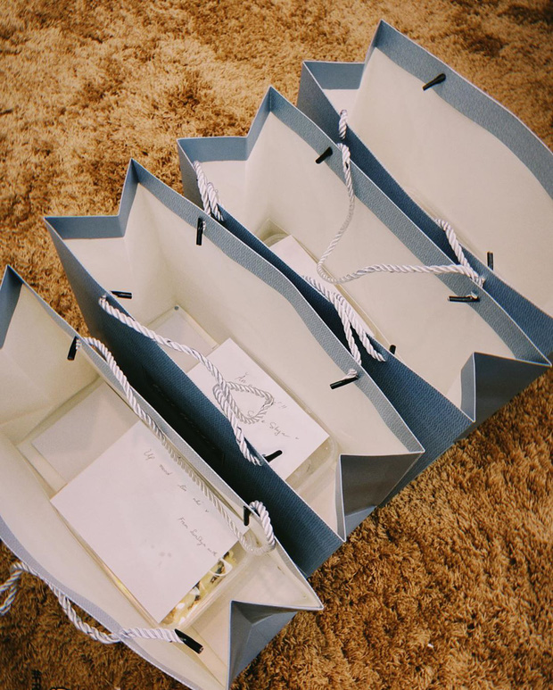 Ship đi tặng bạn bè