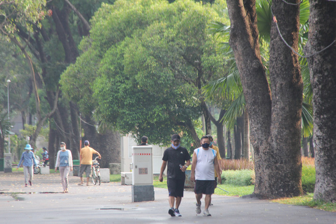 Việc tiếp tục kéo dài thời gian cách ly xã hội lúc này được xem là cần thiết.