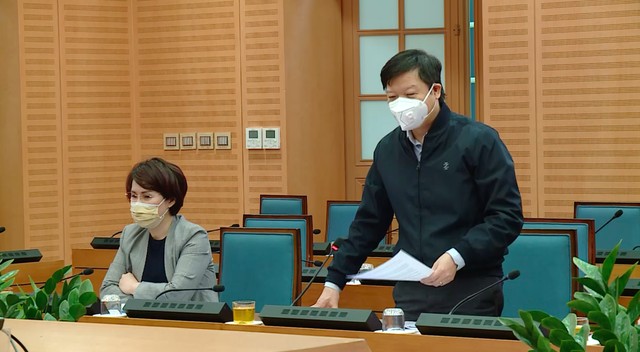 PGS.TS Trần Như Dương, Phó viện trưởng Viện Vệ sinh dịch tễ Trung ương tại cuộc họp Ban chỉ đạo phòng chống dịch COVID-19 thành phố ngày 13/4. Ảnh: Bảo Loan