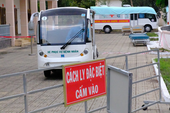 Khu vực cách ly điều trị Covid-19 tại một BV ở TP.HCM. (Ảnh: Hoàng Lê)