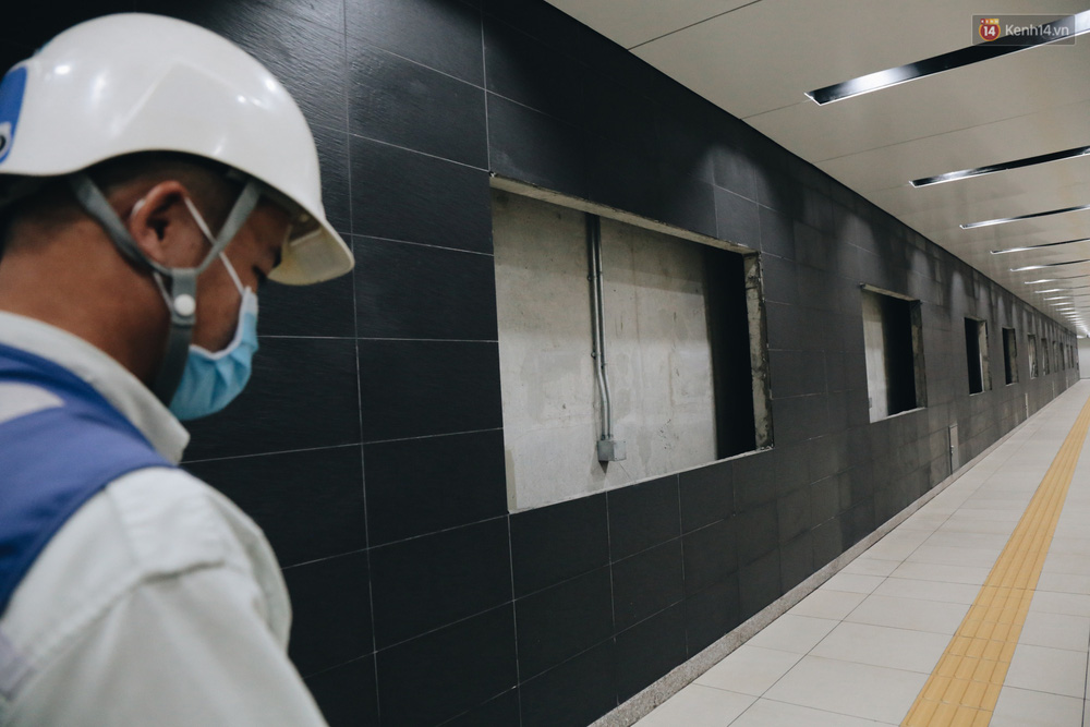 Những ô cửa được lắp bảng điện tử.