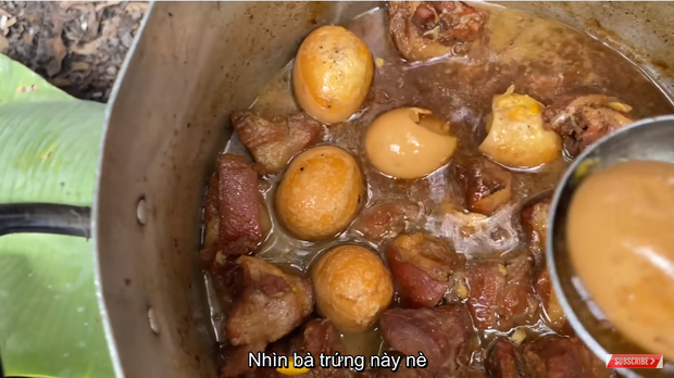 Nhìn bề ngoài thì có vẻ khá chuẩn thịt kho Việt Nam nhỉ?