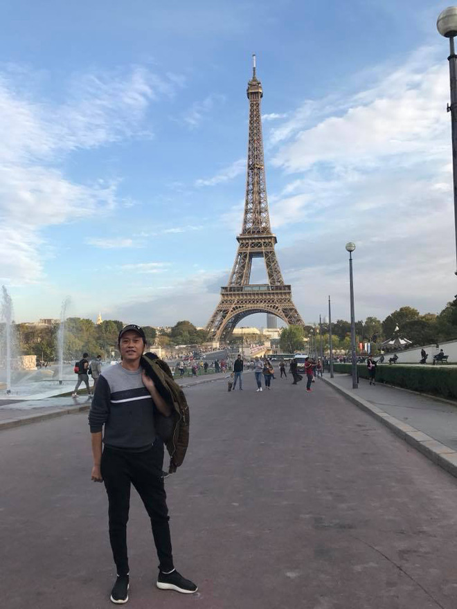 CaptionNam nghệ sĩ còn chứng minh cuộc sống dư dả qua những chuyến du lịch sang chảnh ở nhiều nước trên thế giới.