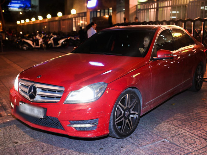 Chiếc xế hộp có giá 1,6 tỷ đồng của Trường Giang.