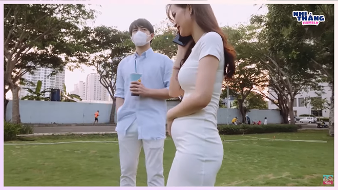 Đông Nhi lộ bụng bầu ba tháng khiến khán giả thích thú