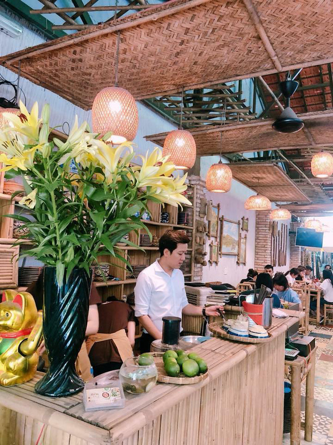 Năm 2017, Trường Giang mở nhà hàng ẩm thực chuyên về các món cơm hương vị quê nhà tại Quận 3, TP.HCM. Không gian của nhà hàng cũng được nhiều người khen ngợi đậm chất dân giã, thôn quê quen thuộc.