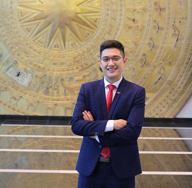 Vẻ ngoài điển trai của BTV Quốc Anh.