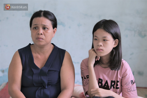 Việc Thanh Nga nổi tiếng trên mạng xã hội và nhận PR cho các shop online cũng là cách phụ giúp mẹ trang trải kinh tế và phần nào giúp gia đình bớt khó khăn hơn.