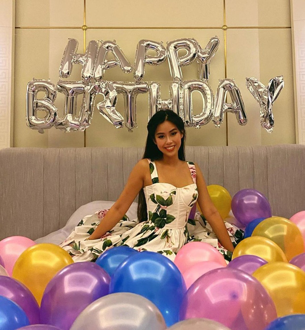 Ái nữ nhà tỷ phú tươi tắn, hạnh phúc thấy rõ khi bước sang tuổi mới