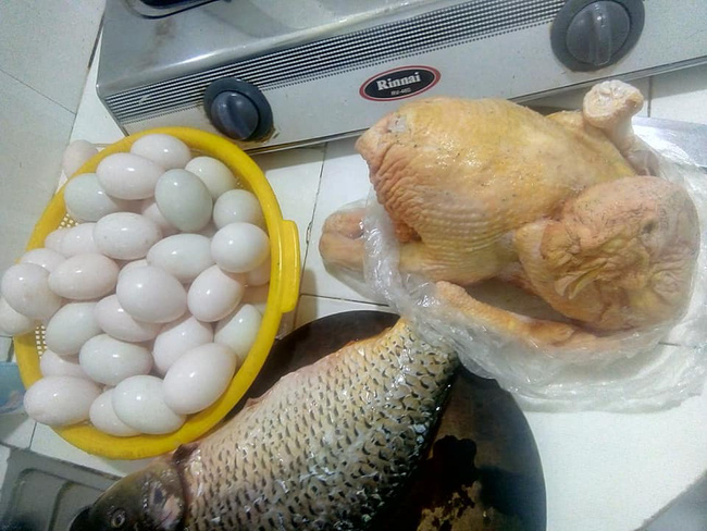 Thực phẩm sạch bố mẹ dưới quê gửi lên cho vợ chồng chị Hân. (Ảnh minh họa)