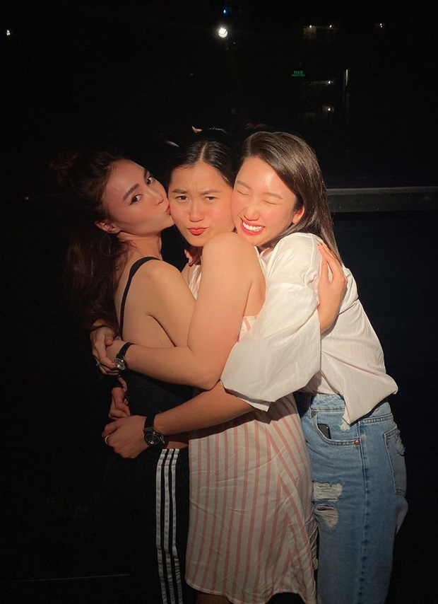 Lan Ngọc - Lâm Vỹ Dạ - Thuý Ngân là hội chị em rất thân thiết trên sân khấu lẫn ngoài đời.