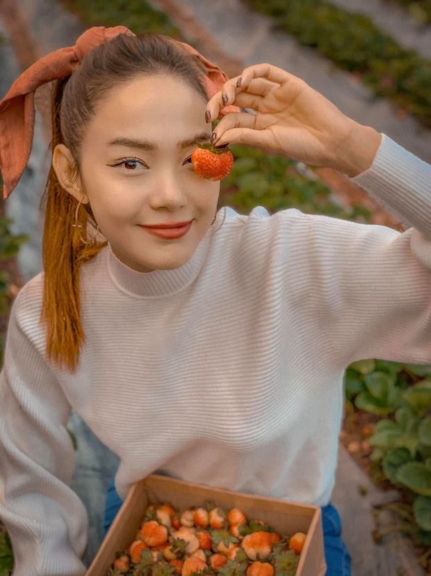 Dù đã bước sang ngưỡng tuổi 30, Minh Hằng vẫn giữ cho mình vẻ ngoài trẻ trung đáng ghen tỵ.