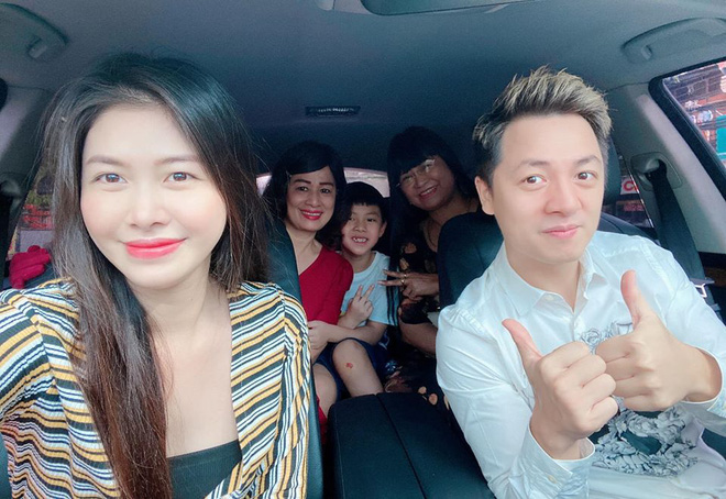 Gia đình Đăng Khôi đoàn tụ sau nhiều ngày xa cách.