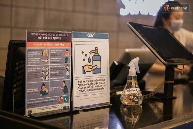 Dụng cụ sát khuẩn chuẩn bị đầy đủ cho khách hàng