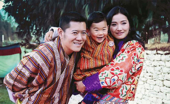 Hoàng hậu Bhutan và chồng luôn muốn con là một cậu bé hạnh phúc.