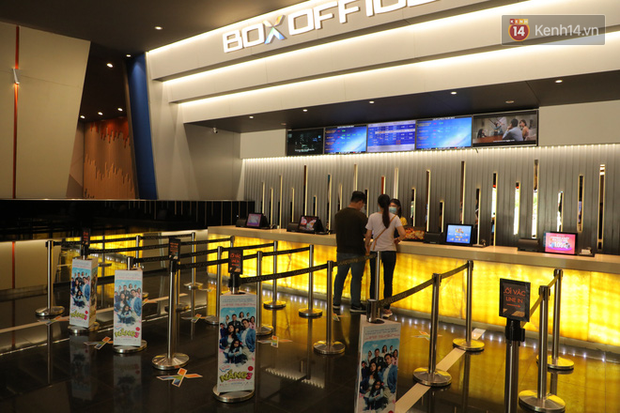 Xuất hiện những khách hàng đầu tiên