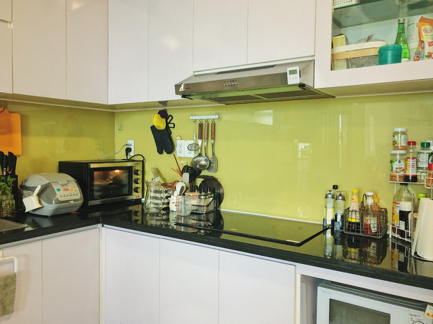 Khu vực bếp gọn gàng, ngăn nắp