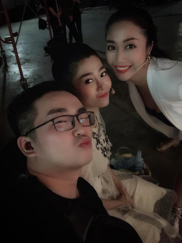 Quản lý Mai Phương nhớ lại khoảnh khắc ba chị em đi quay cùng nhau, nở nụ cười thật hạnh phúc.