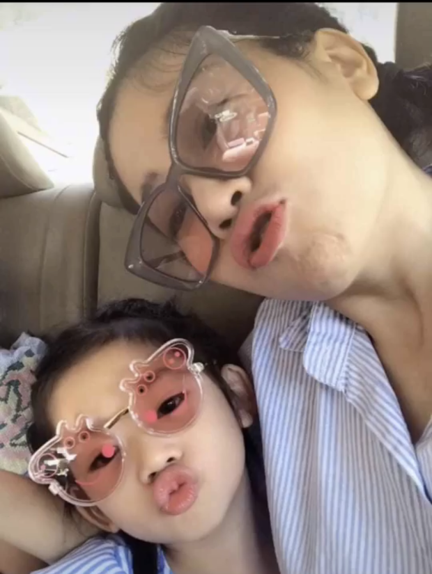 Bé Lavie được nhận xét thừa hưởng nét đẹp từ mẹ.