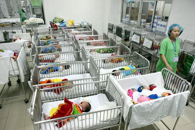 Theo các chuyên gia, việc điều chỉnh mức sinh không có nghĩa là khuyến khích người dân sinh con thứ 3. Ảnh minh họa