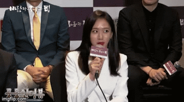 Go Sung Hee bối rối trước câu hỏi khó của phóng viên