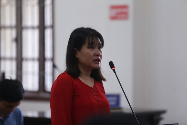 Loan từng khóc trong buổi xét xử hôm trước.