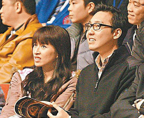 Mạch Gia Kỳ bên ông xã Vương Quốc Hào.