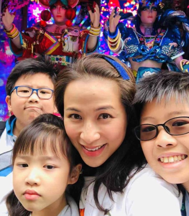 Gia đình Mạch Giai Kỳ.