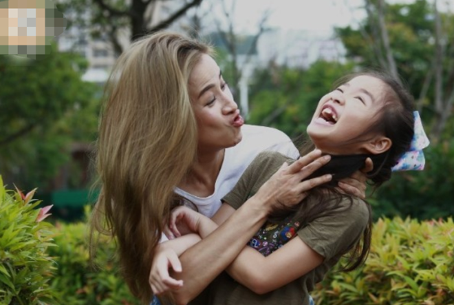 Mạch Giai Kỳ trong cuộc phỏng vấn chia sẻ về cuộc sống hôn nhân.